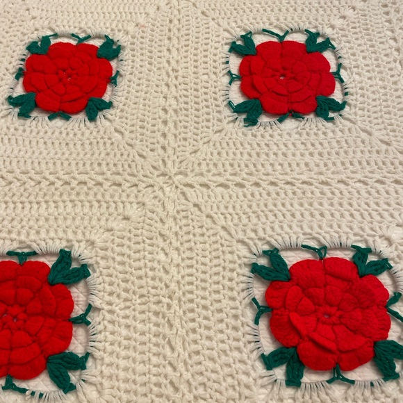 Vintage crocheted Afghan with 3d roses 73 1/2” by 53 1/2” handmade blanket - Picture 9 of 9